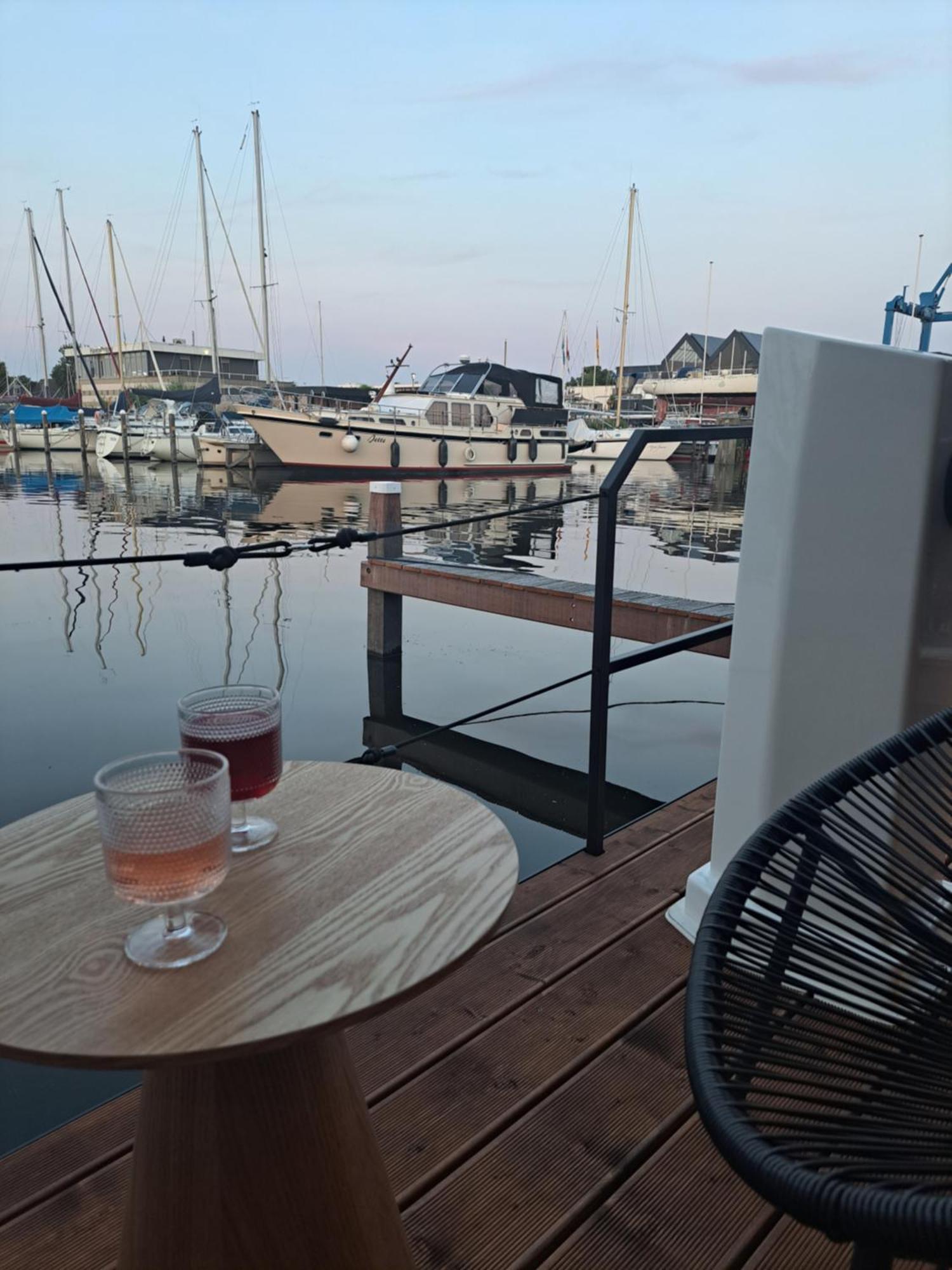 Cosy Tiny Houseboats Near Beach And Restaurants By Weltevreden Experience Zeewolde Dış mekan fotoğraf